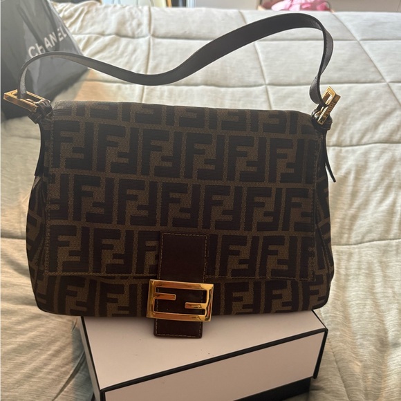 Fendi Handbags - Fendi mamma baguette Brown Zucca FF